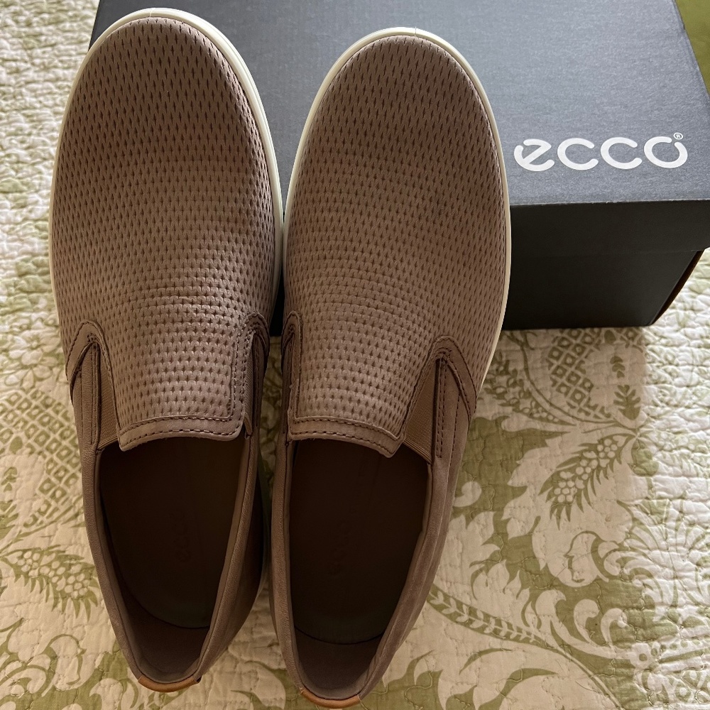 NEW Men's Ecco Sneaker, Size 10